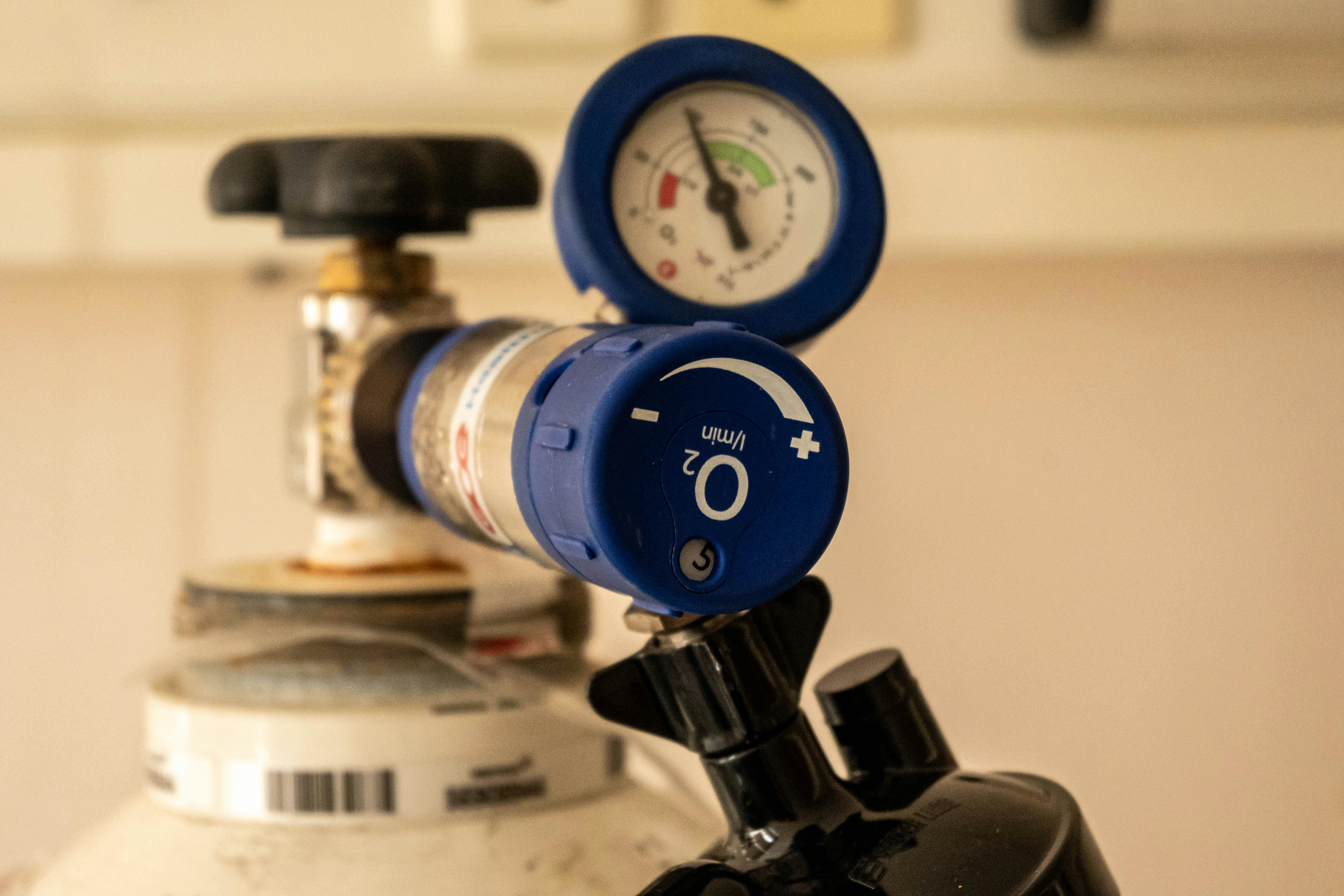 Oxygen Regulator (Medical Grade, with Flow Meter)